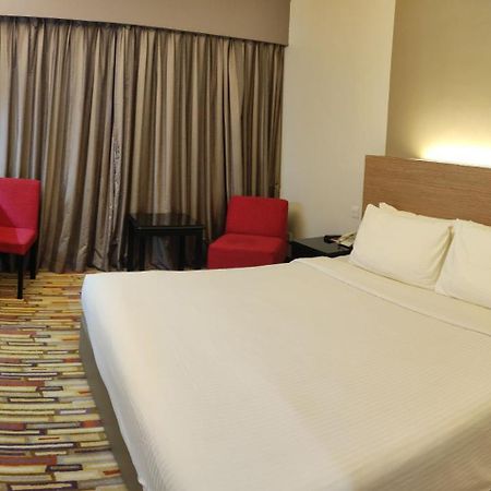 Harbour View Hotel Kuching Kültér fotó