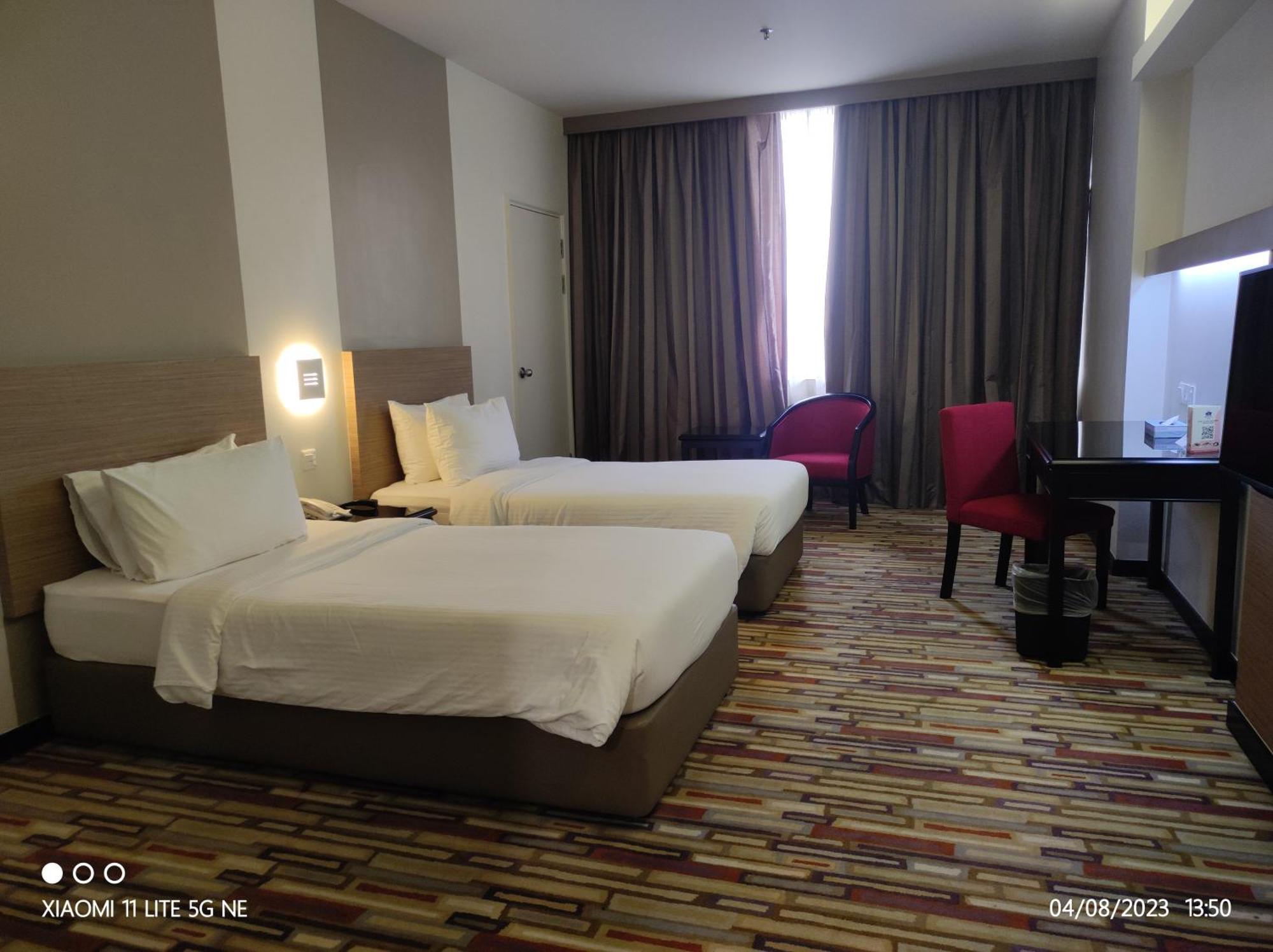 Harbour View Hotel Kuching Kültér fotó