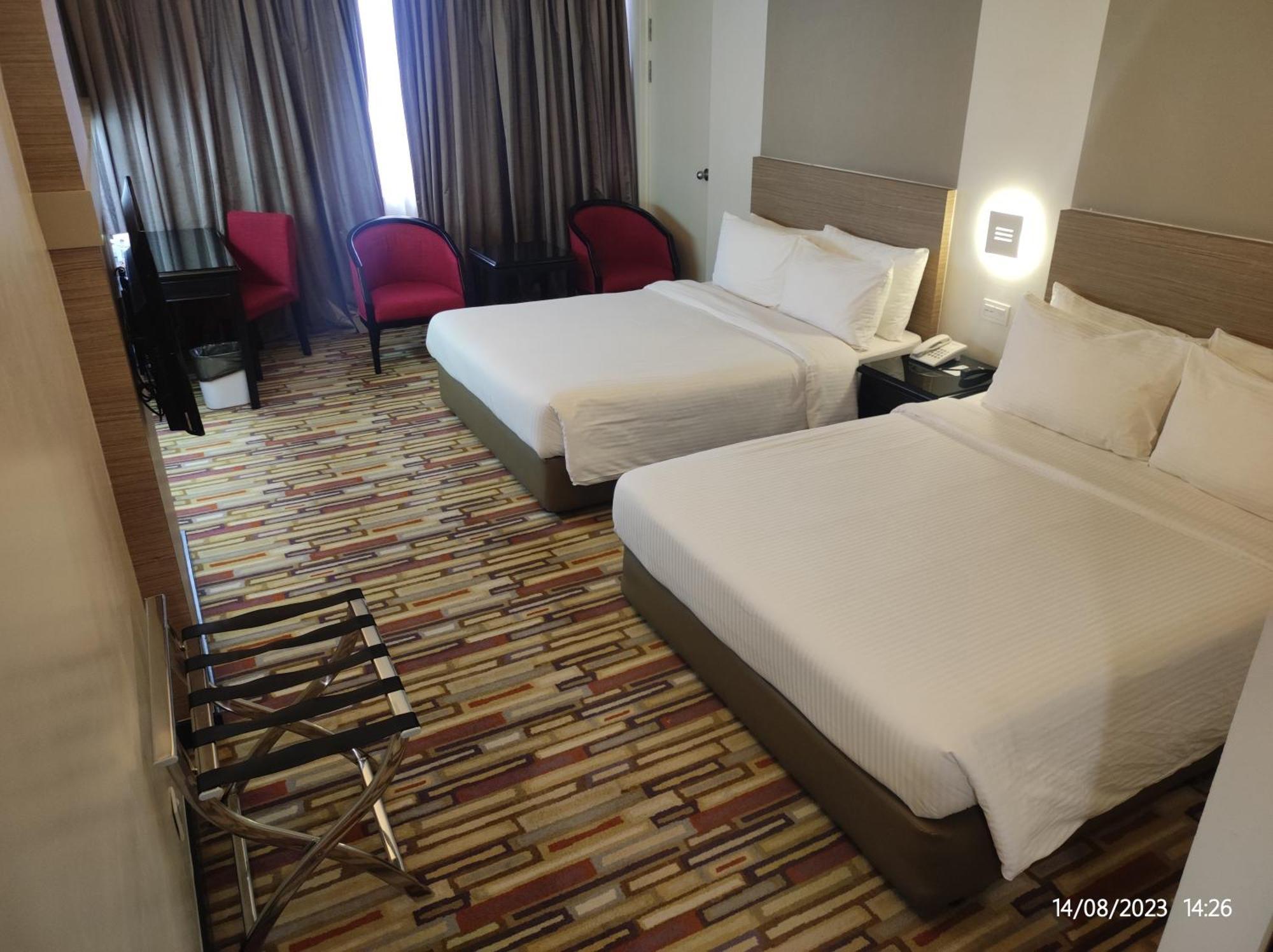 Harbour View Hotel Kuching Kültér fotó