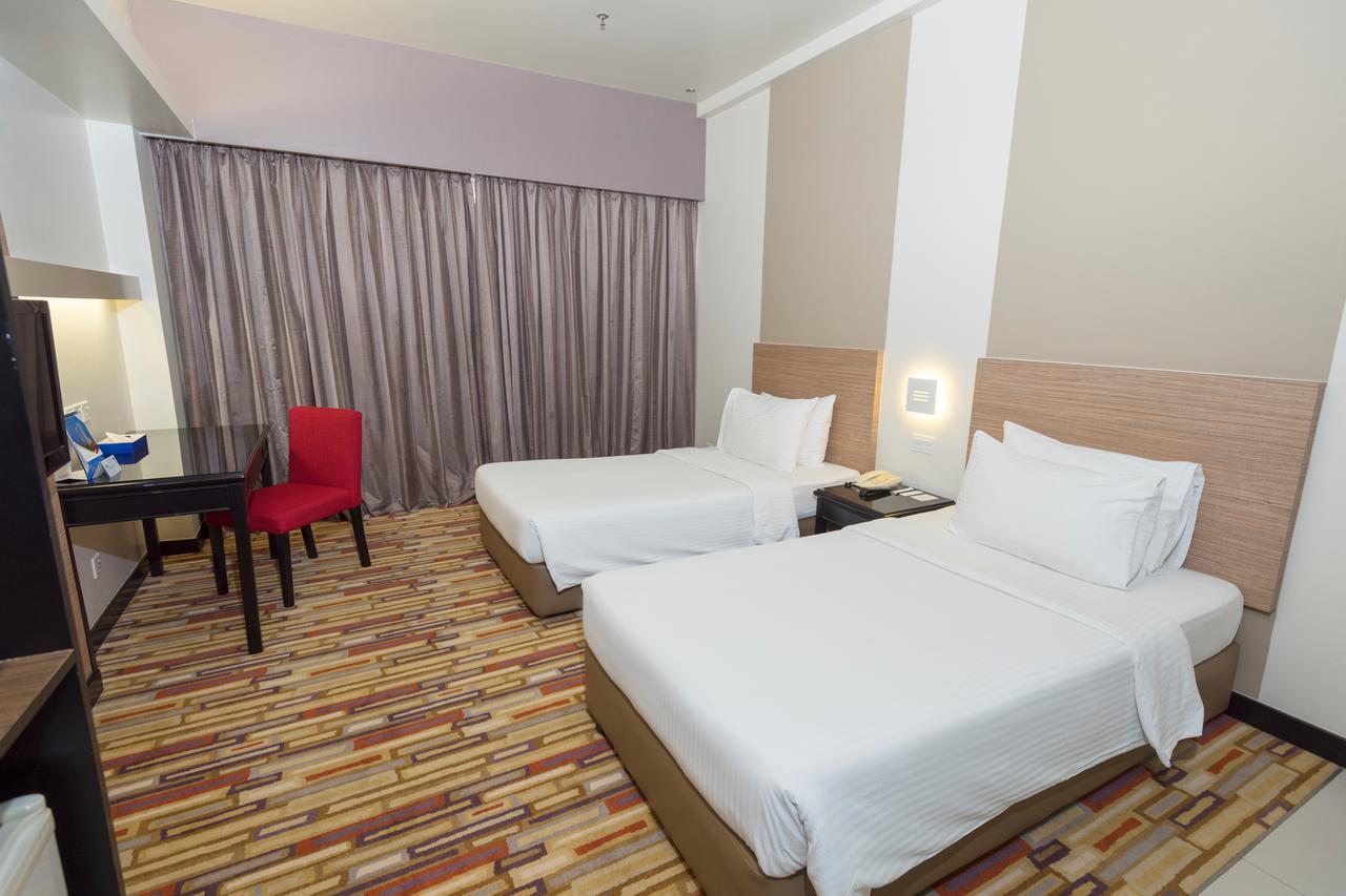 Harbour View Hotel Kuching Kültér fotó