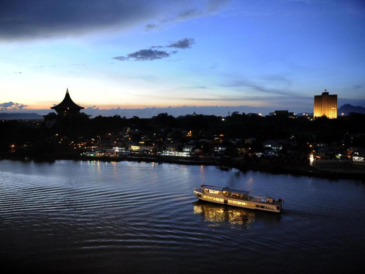 Harbour View Hotel Kuching Kültér fotó