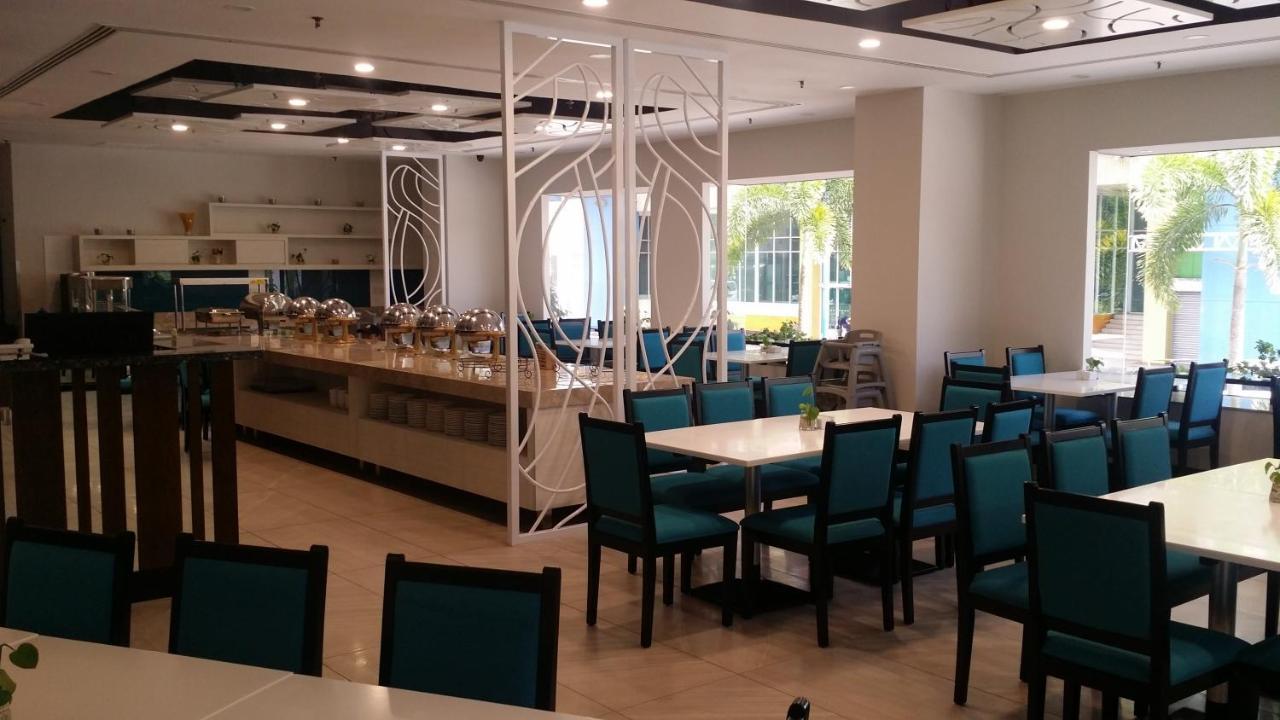 Harbour View Hotel Kuching Kültér fotó