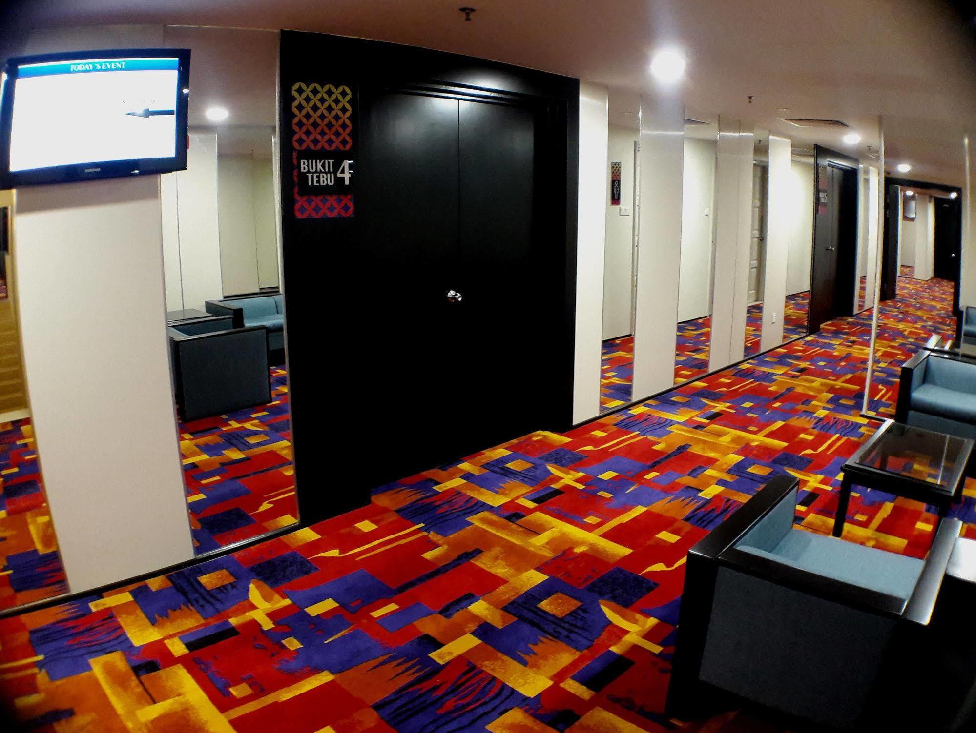 Harbour View Hotel Kuching Kültér fotó