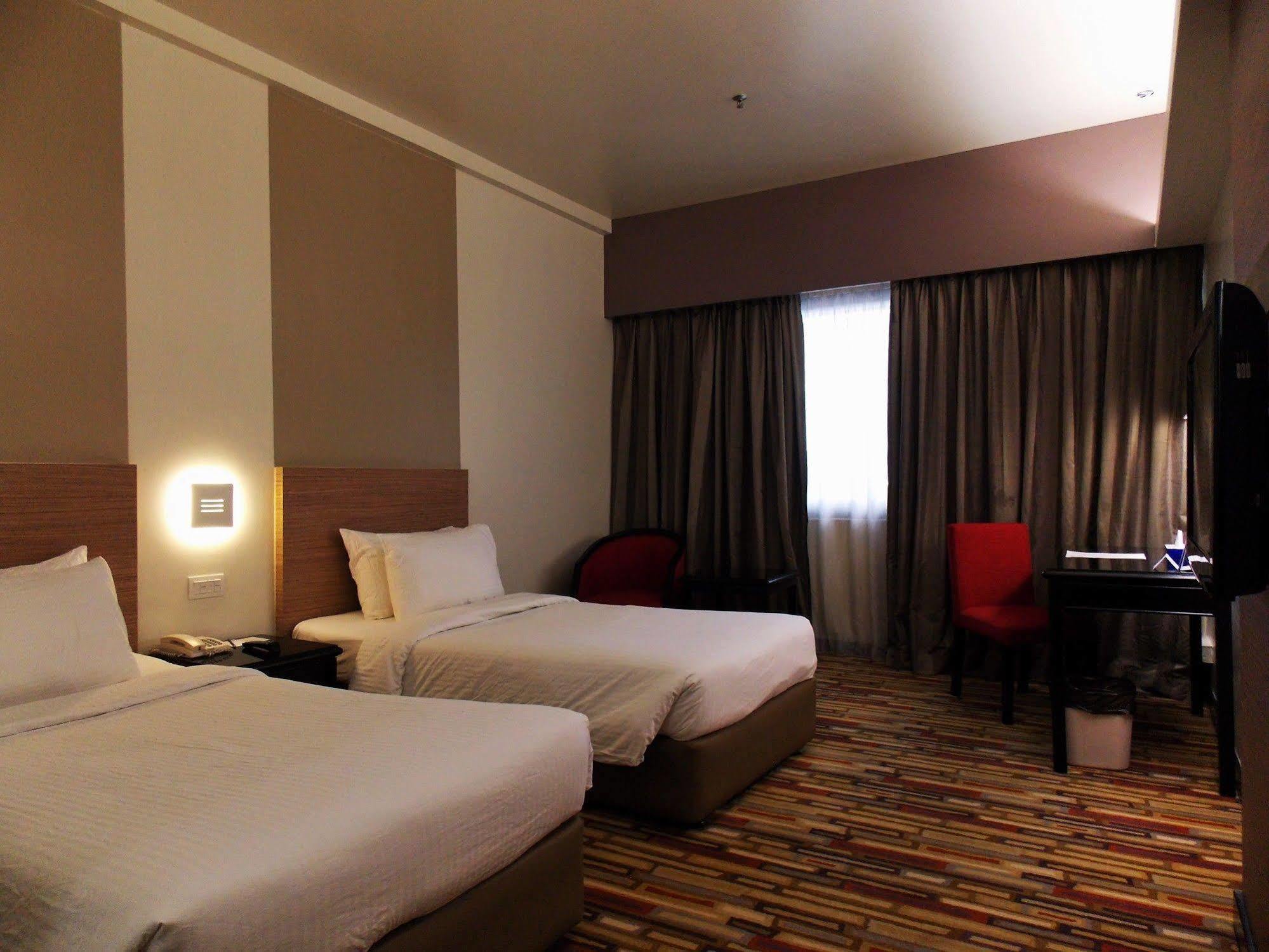 Harbour View Hotel Kuching Kültér fotó
