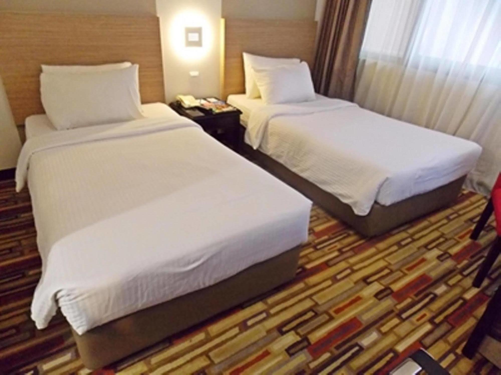 Harbour View Hotel Kuching Kültér fotó