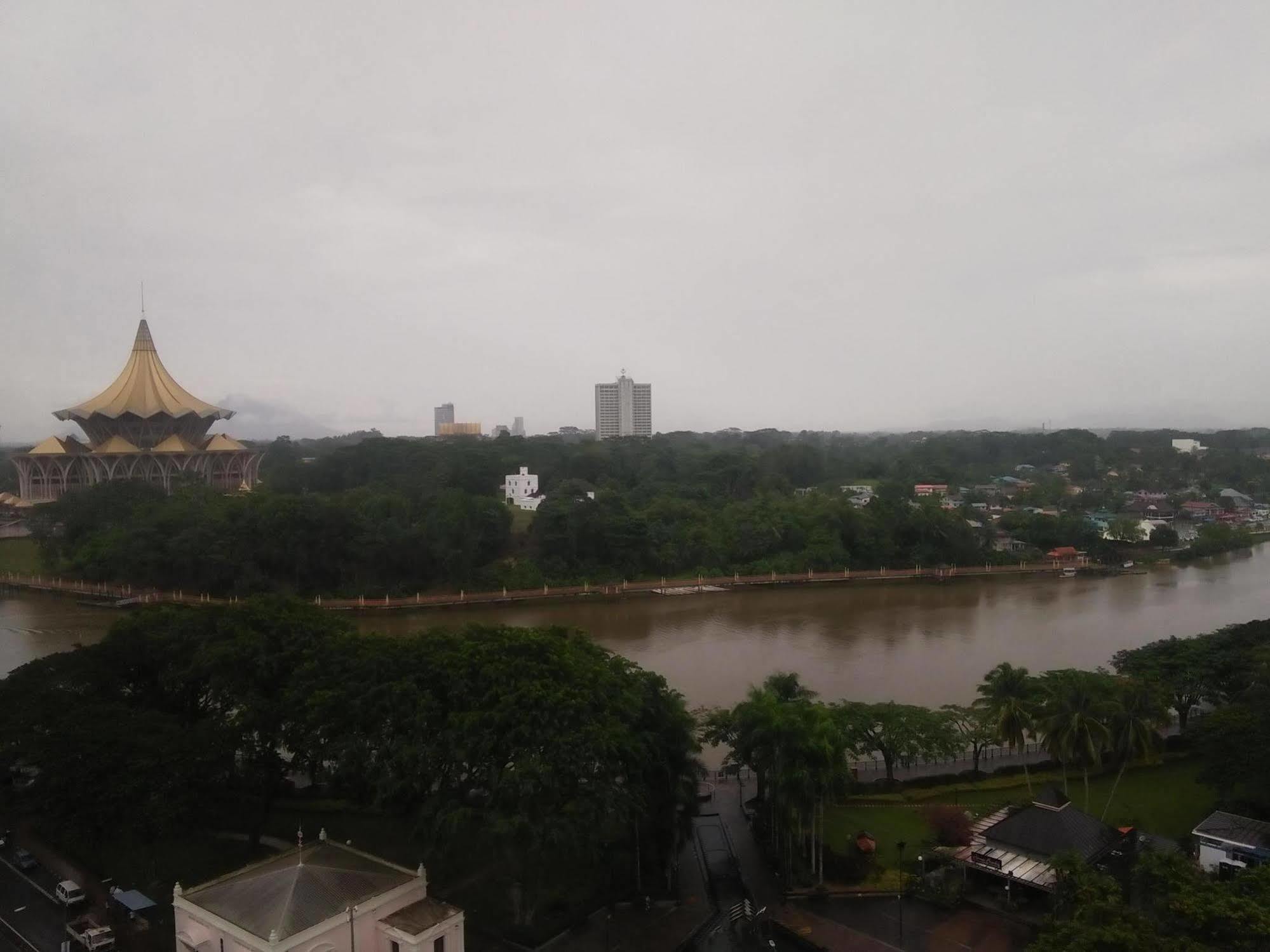 Harbour View Hotel Kuching Kültér fotó
