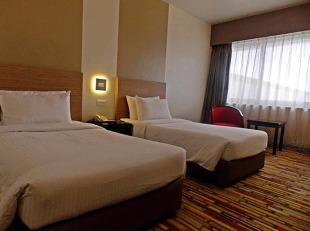 Harbour View Hotel Kuching Kültér fotó